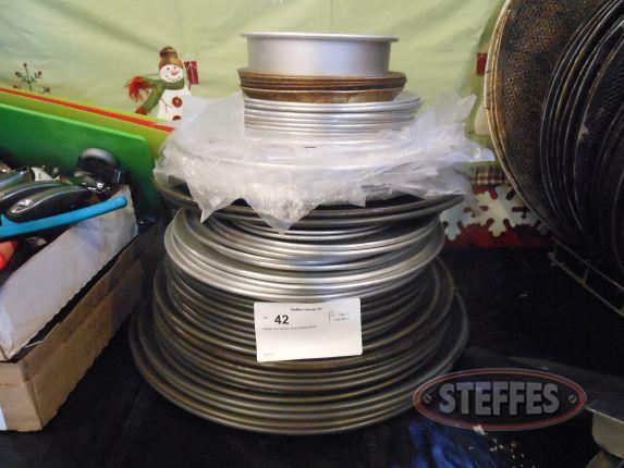 Stack of various size pizza pans_2.jpg